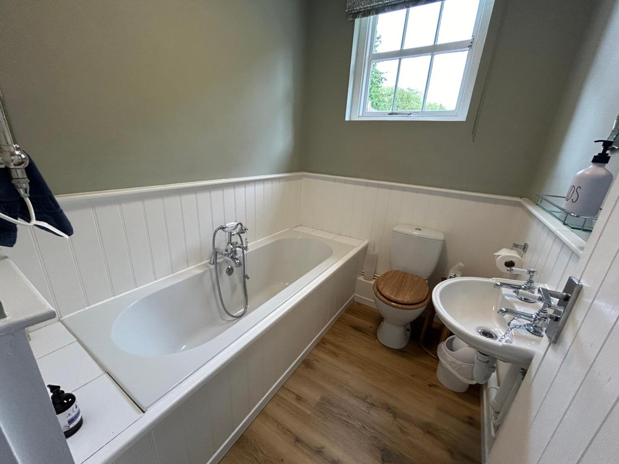 *New* Hartest Vineyard 2 Bed Cottage With Parking Exterior photo